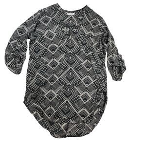Lush Geometric Tribal Print High-Low Tunic Blouse Black White Women S V-Neck